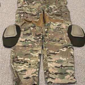 Multi-Cam (similar to Crye Precision)Tactical Men Pants.